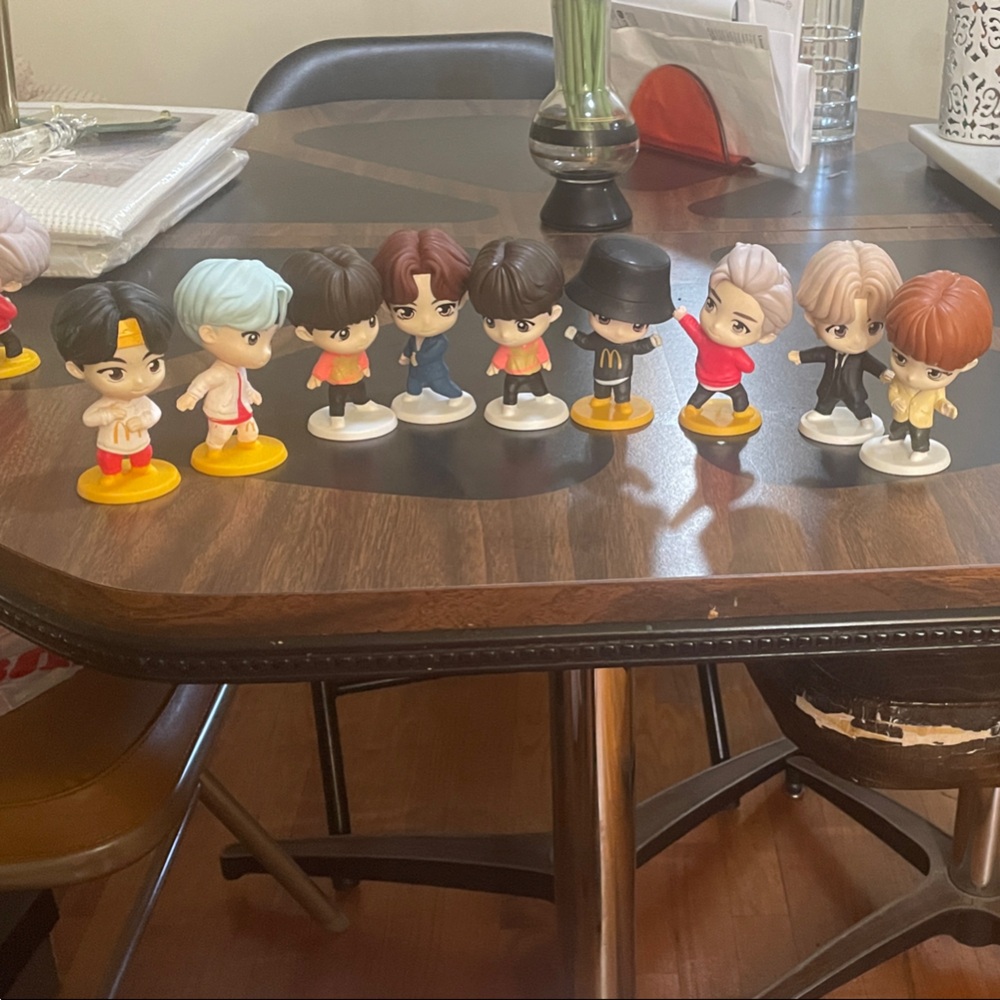 K-Pop Idol McDonald’s Assorted 9 Figures